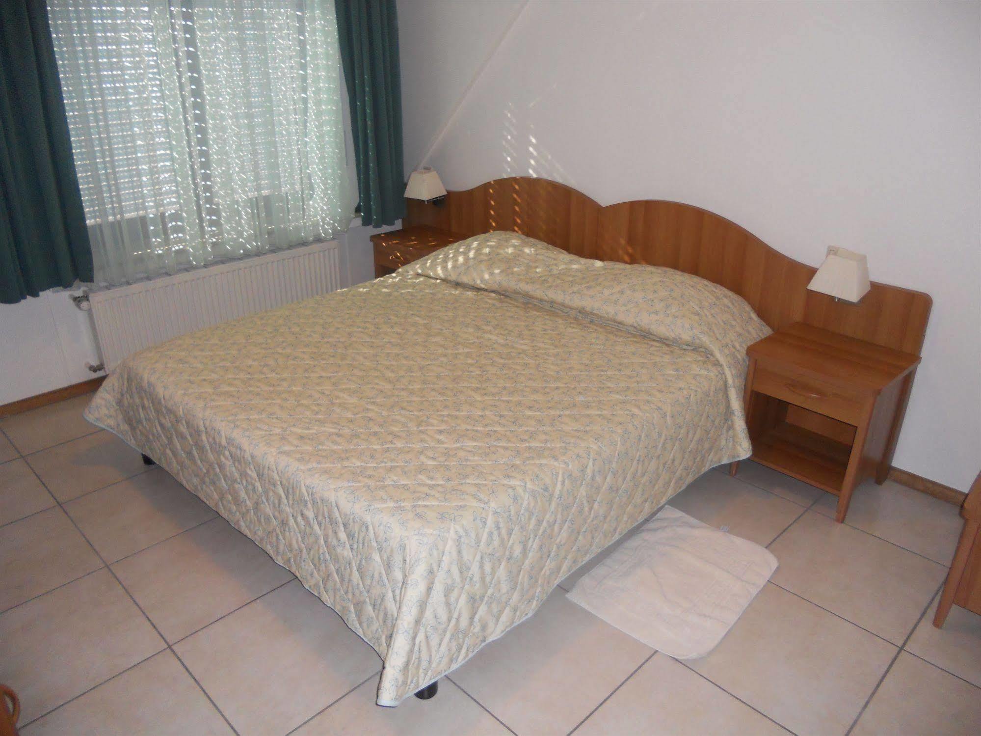 Hotel Carpini Башараж Екстериор снимка