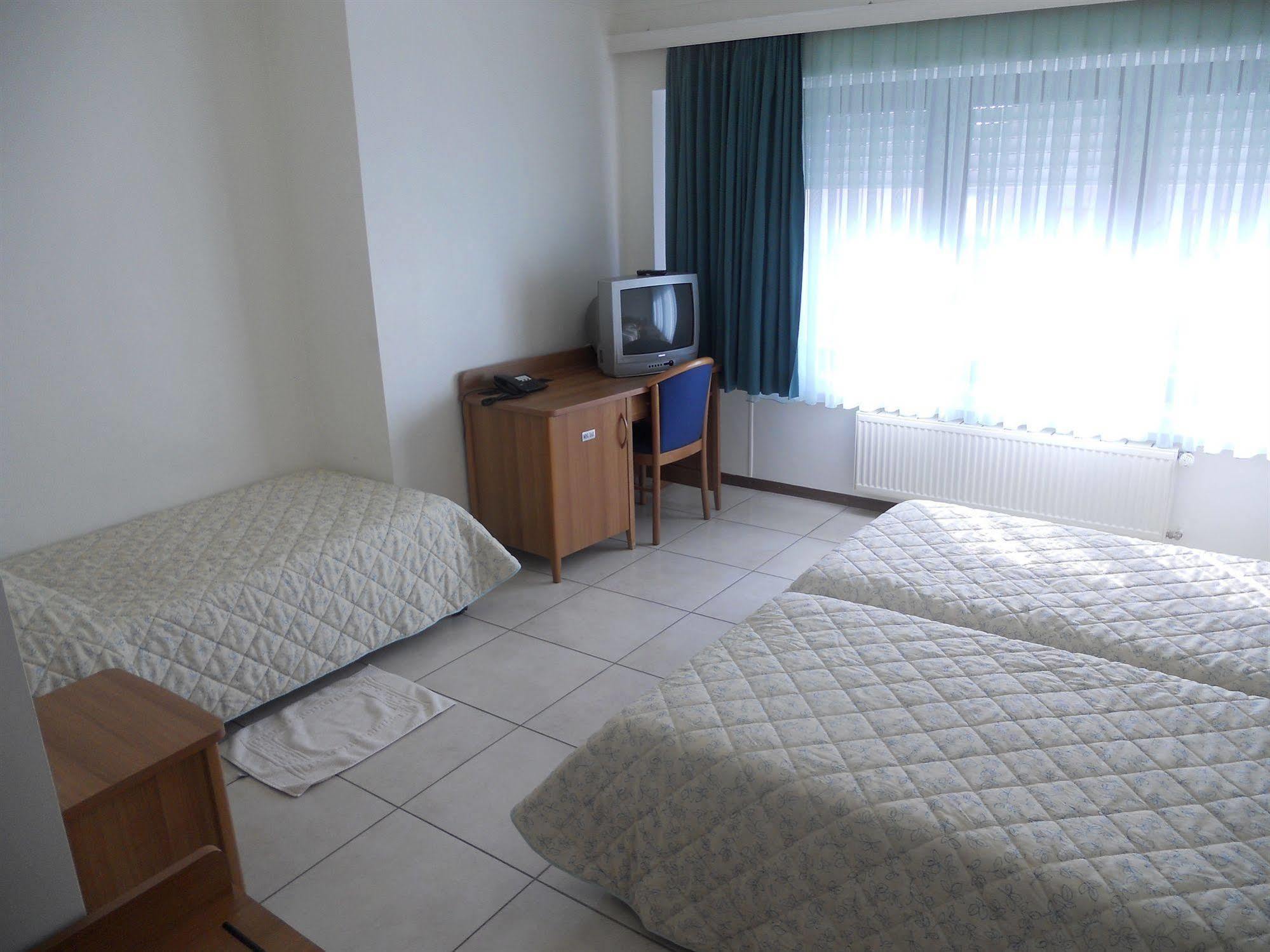 Hotel Carpini Башараж Екстериор снимка