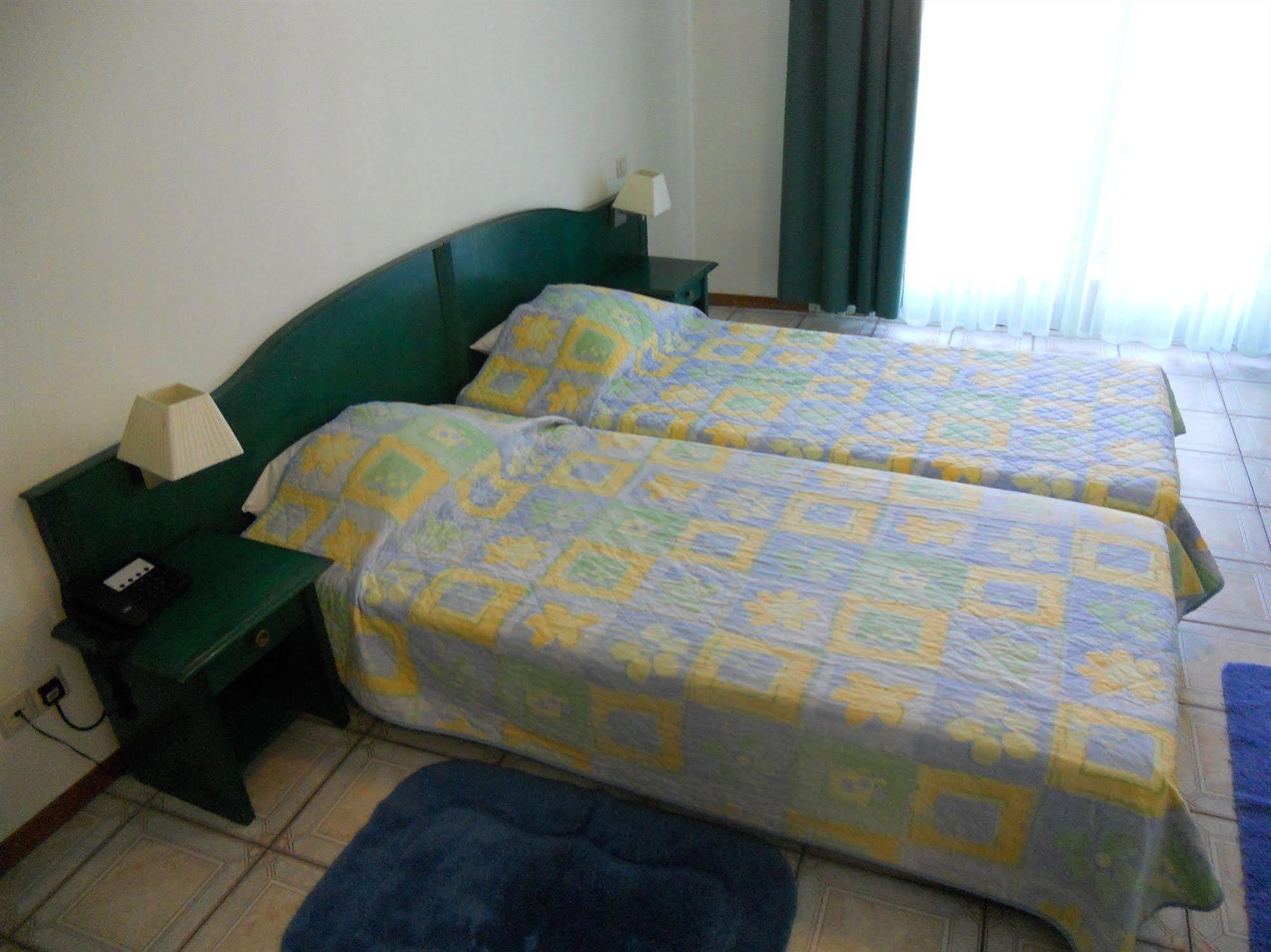 Hotel Carpini Башараж Екстериор снимка